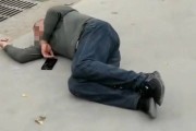 山东曹县一男子称参加喜宴遭人殴打，打人者是城管队员，当事人说没动手