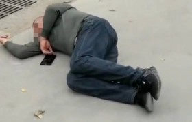 山东曹县一男子称参加喜宴遭人殴打，打人者是城管队员，当事人说没动手